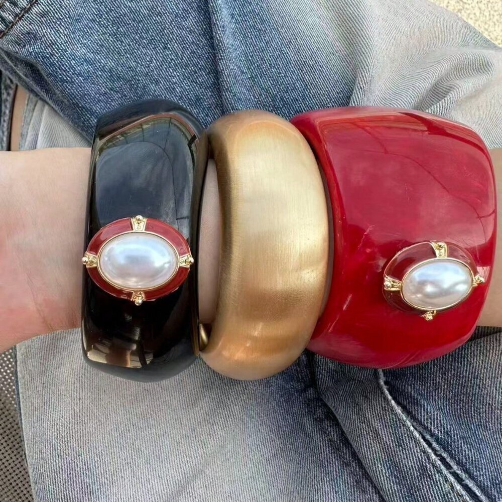Multicolor Elegant Women's Resin Bracelet with Pearl Decor